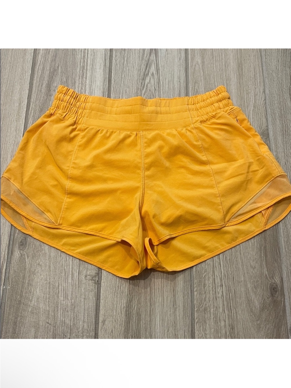 Lululemon Hotty Hot High Rise Shorts 2.5” Mango Dream Sz 8 - Picture 7 of 11